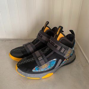 Nike LeBron Soldier 13 (GS) Black Gold AR7585-070 Basketball Size Youth 6Y